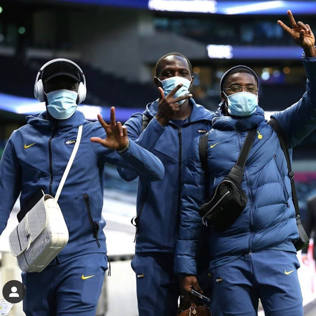 ムサ・シソコさんのインスタグラム写真 - (ムサ・シソコInstagram)「L’avant match toujours avec mes Sangolopain @sergeaurier @ndombele_22 allons seulement」10月2日 6時39分 - moussasissokoofficiel