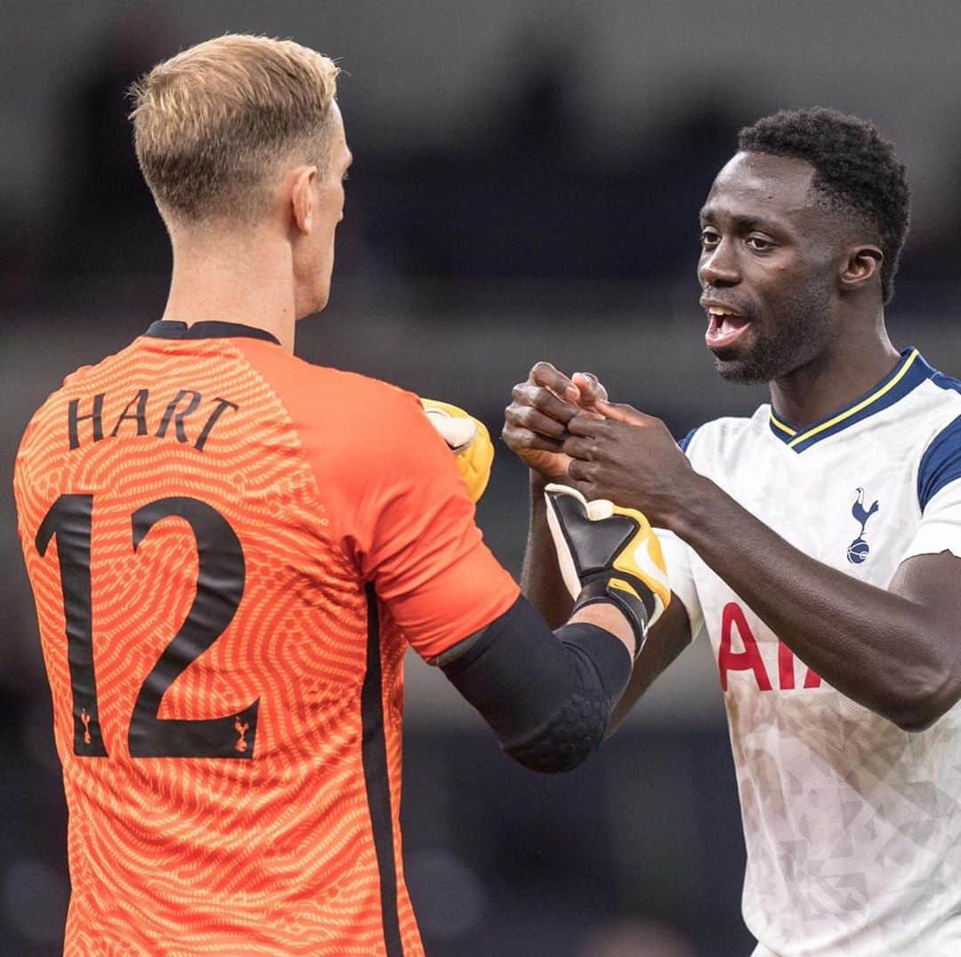 ジョー・ハートさんのインスタグラム写真 - (ジョー・ハートInstagram)「Delighted to play my first official game at our home stadium. Crazy game but we qualified which is so important in this crazy schedule!! Let’s go @spursofficial 🤍💪🤍 #COYS」10月2日 7時01分 - joehartofficial