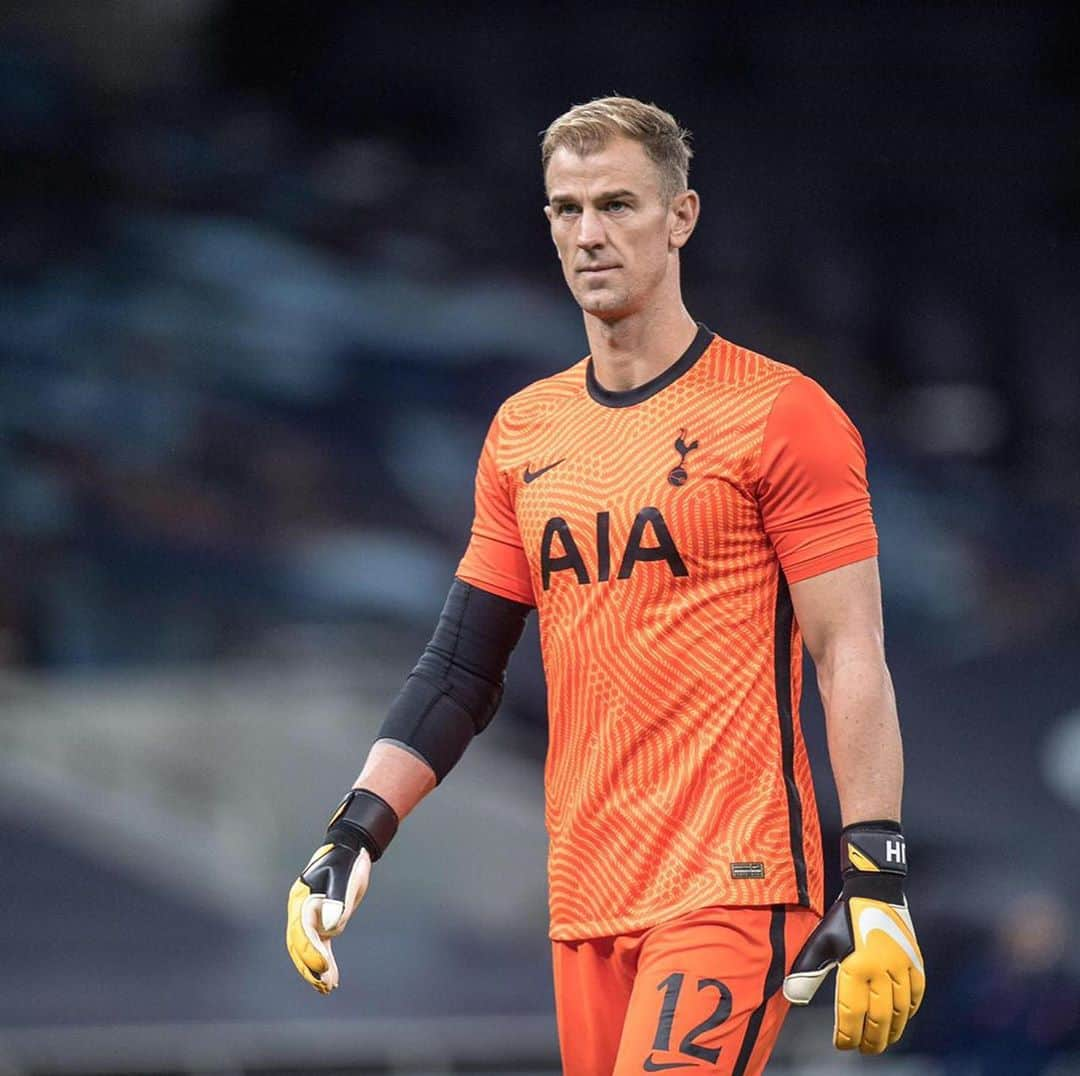 ジョー・ハートさんのインスタグラム写真 - (ジョー・ハートInstagram)「Delighted to play my first official game at our home stadium. Crazy game but we qualified which is so important in this crazy schedule!! Let’s go @spursofficial 🤍💪🤍 #COYS」10月2日 7時01分 - joehartofficial