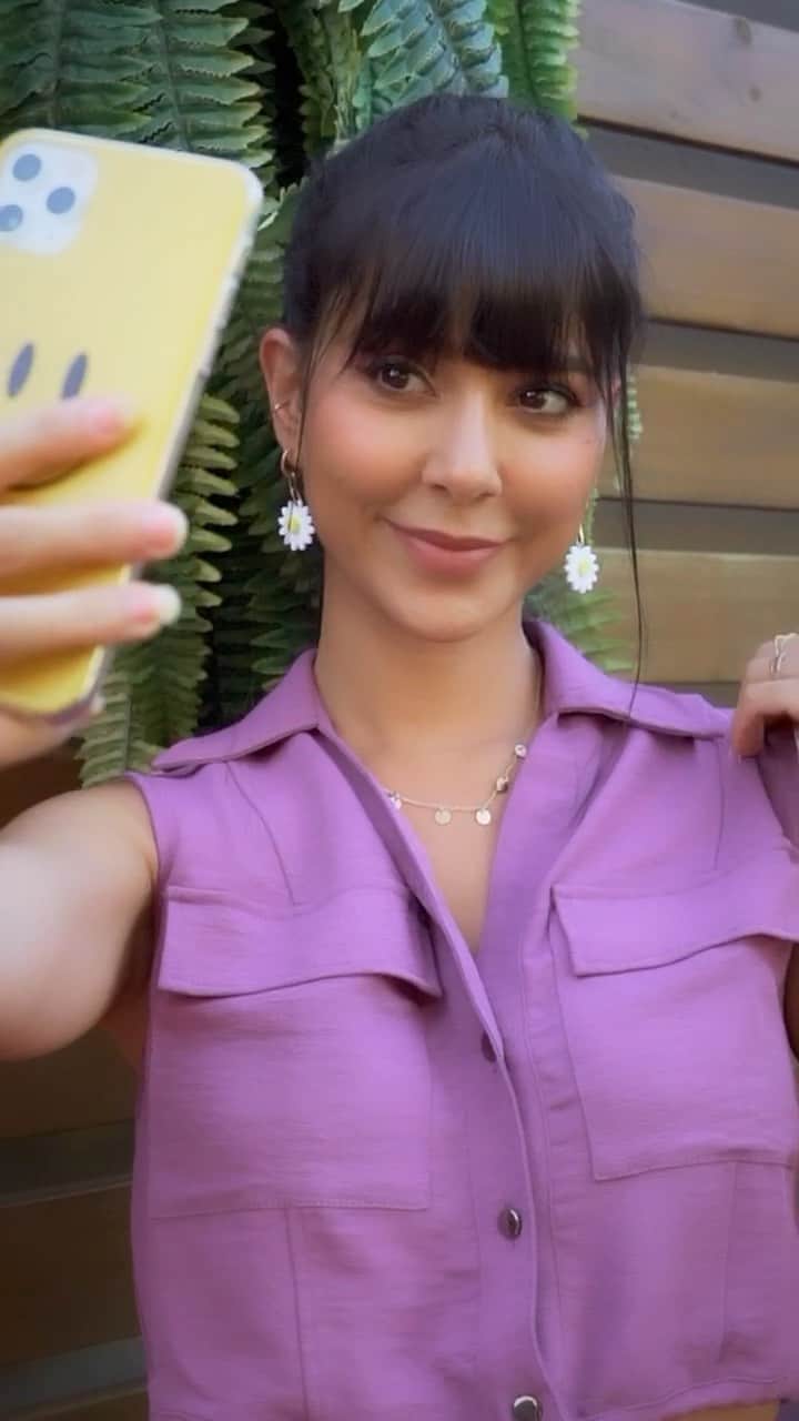 Gabriela Salesのインスタグラム：「Unhas de garota da vida real kkkk! Lacrinhasss, não creio que eu tô fazendo uma pubri desse produto que já usei tantooo e já me salvou muitas vezes! Tão bom trabalhar com marcas que amamos e confiamos!!! As unhas decoradas imPress NY City da @kissnybrasil são lindas é super práticas!!! Não precisa de cola, pois já vem com o adesivo fixado nela! É só seguir os passos certinhos! E dura bastante!!! Já usaram??? Eu amo!!! 😍😍😍 *publi #unhasautocolantes#soutimekissny #unhasdodia#kissnybrasil @kissnybrasil」