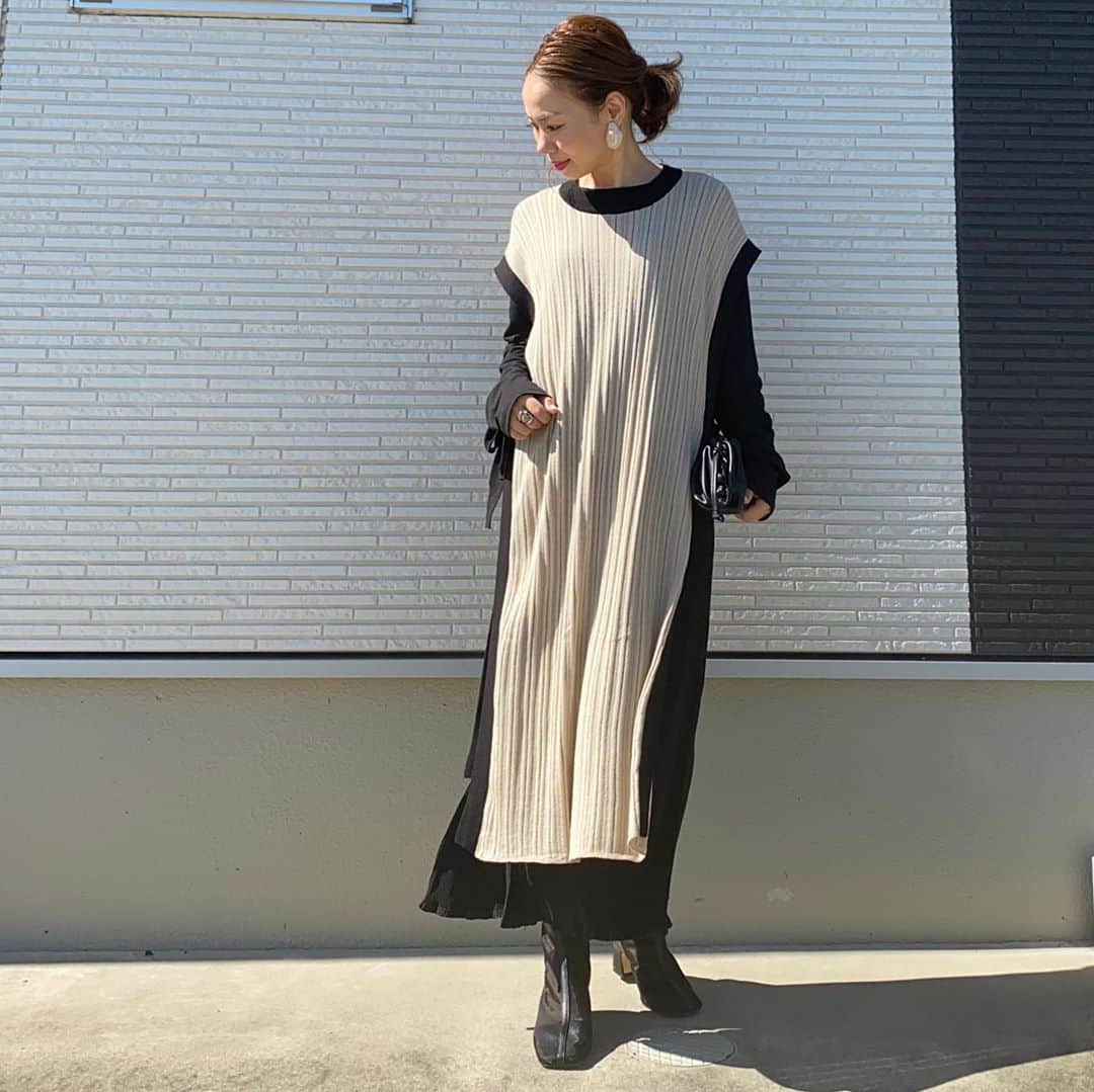 のインスタグラム：「もう金曜日💦 _____________________________ @shes_closet  さんのニットベスト🖤 パンツでもワンピースの上にも🙆‍♀️ オシャレ度増すベスト😍 skirt／#shes_closet  bag／ @limacloset  shoes／ @neuna_official  pierce／#keimade ______________________________ #locari#mamagirl#大人カジュアル#着回しコーデ #ママコーデ#カジュアルコーデ#153cmコーデ#大人ファッション#アラフォーコーデ#プチプラファッション #ダイエット中 #シンプルコーデ #おちびコーデ#オトナカジュアル#ママファッション #大人コーデ #低身長コーデ #zaraコーデ#きれいめカジュアル#ザラジョ#大人カジュアルコーデ #プチプラコーデ#カジュアルコーデ #カジュアル#ニットベスト#ミディアムヘア#ブーツ #韓国ファッション」