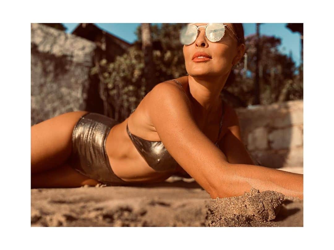 ジュリアナ・パエスのインスタグラム：「#tbt #goldenhour」