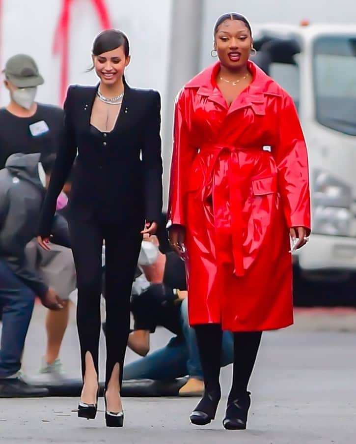 Just Jaredさんのインスタグラム写真 - (Just JaredInstagram)「@theestallion rocks a red leather coat while filming a @revlon commercial with @sofiacarson in New York City! #SofiaCarson #MeganTheeStallion Photos: Backgrid」10月2日 7時14分 - justjared