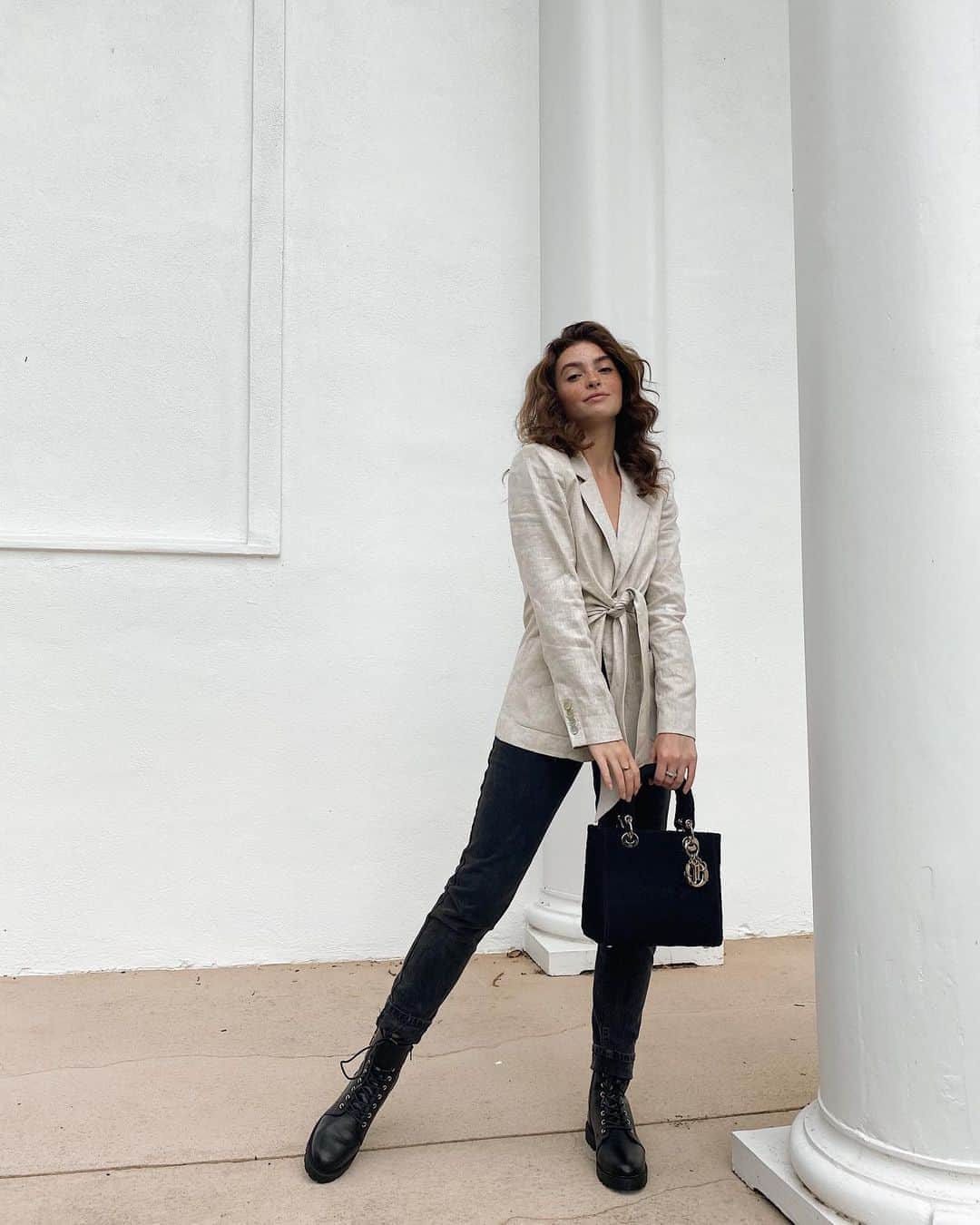 Kelsey Simoneのインスタグラム：「Going nowhere in the cutest blazer.. #revolveme」