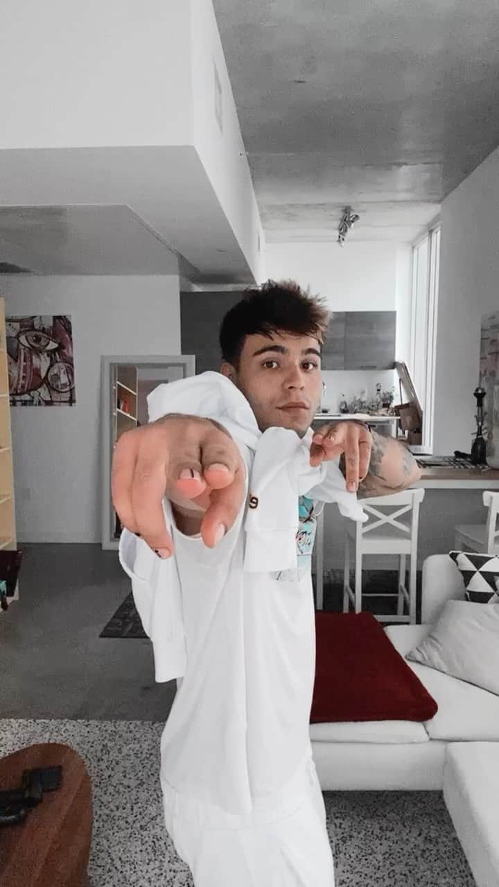 Sebastián Villalobosのインスタグラム：「todo lo que tengo es tuyooo」