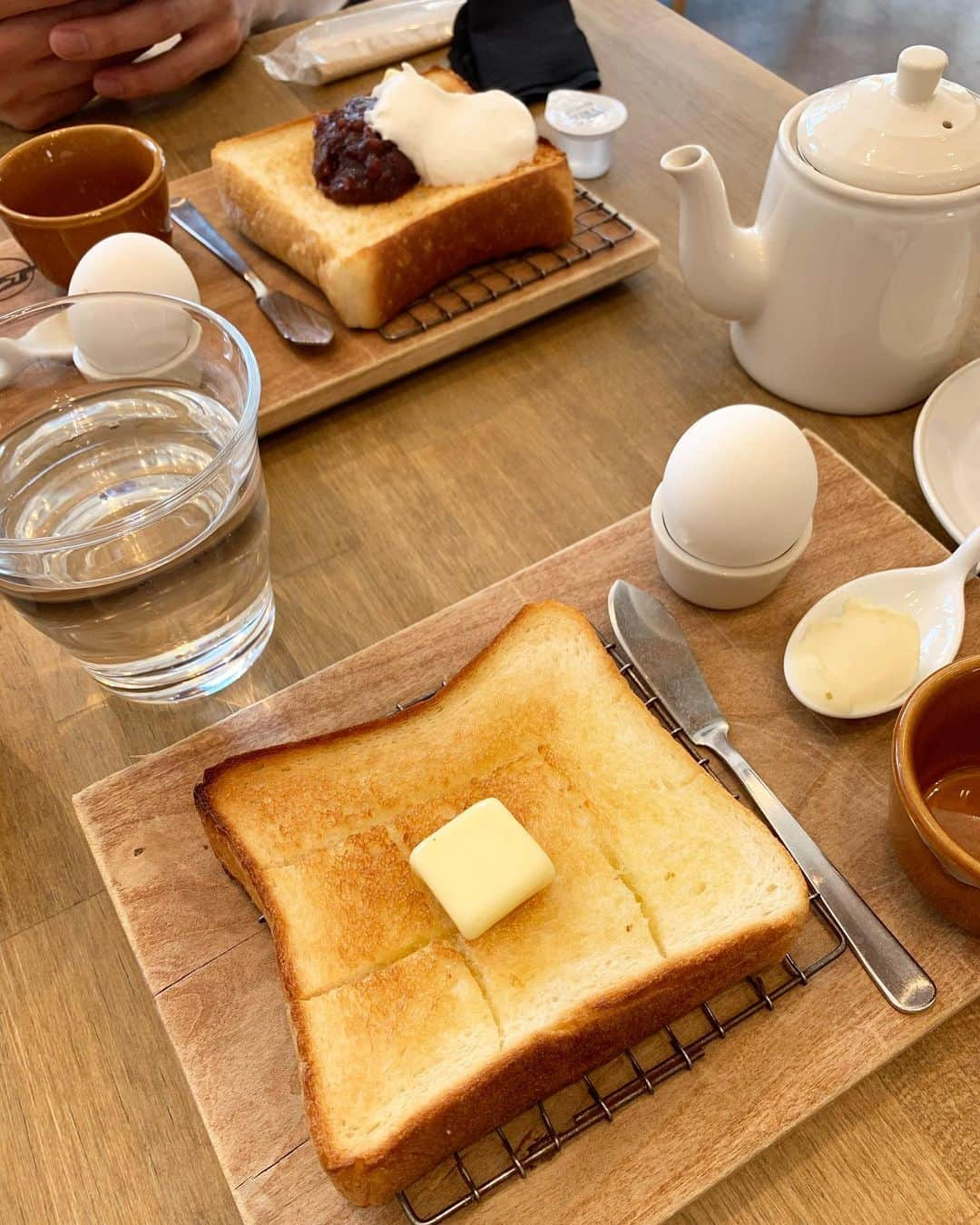 岸野里香さんのインスタグラム写真 - (岸野里香Instagram)「Schoolに👶🏻を送り終えた後のモーニング🥪☕️ 痛くならないカチューシャ、お気に入りで沢山つけてます❤️  #モーニング #小倉トースト #朝ごはん #男の子ママ  #プレママ #妊娠8か月」10月2日 7時40分 - rikakishino_official