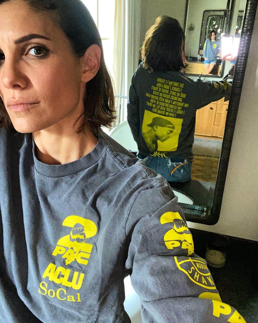 ダニエラ・ルーアのインスタグラム：「Standing for justice and foundational democracy with @aclu_socal in @citizensofhumanity x @agolde’s tee designed by the @2pac estate/@thehaasbrothers/@virgilnormal honoring the ACLU’s dedication to making sure voting is accessible and inclusive for everyone during this crucial time in our country’s history.  100% of every tee sold benefits ACLU SoCal so let’s help them make sure every voice gets their right to speak up and vote ✊🏼 LINK IN BIO」