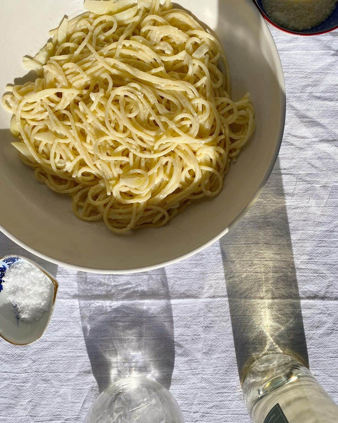 キャメロン・ディアスさんのインスタグラム写真 - (キャメロン・ディアスInstagram)「Do you all have a favorite comfort food pasta recipe??  Check out mine @avaline  . It’s a garlicky 🧄 cheesy 🧀 lemon 🍋 pasta 🍝」10月2日 8時08分 - camerondiaz