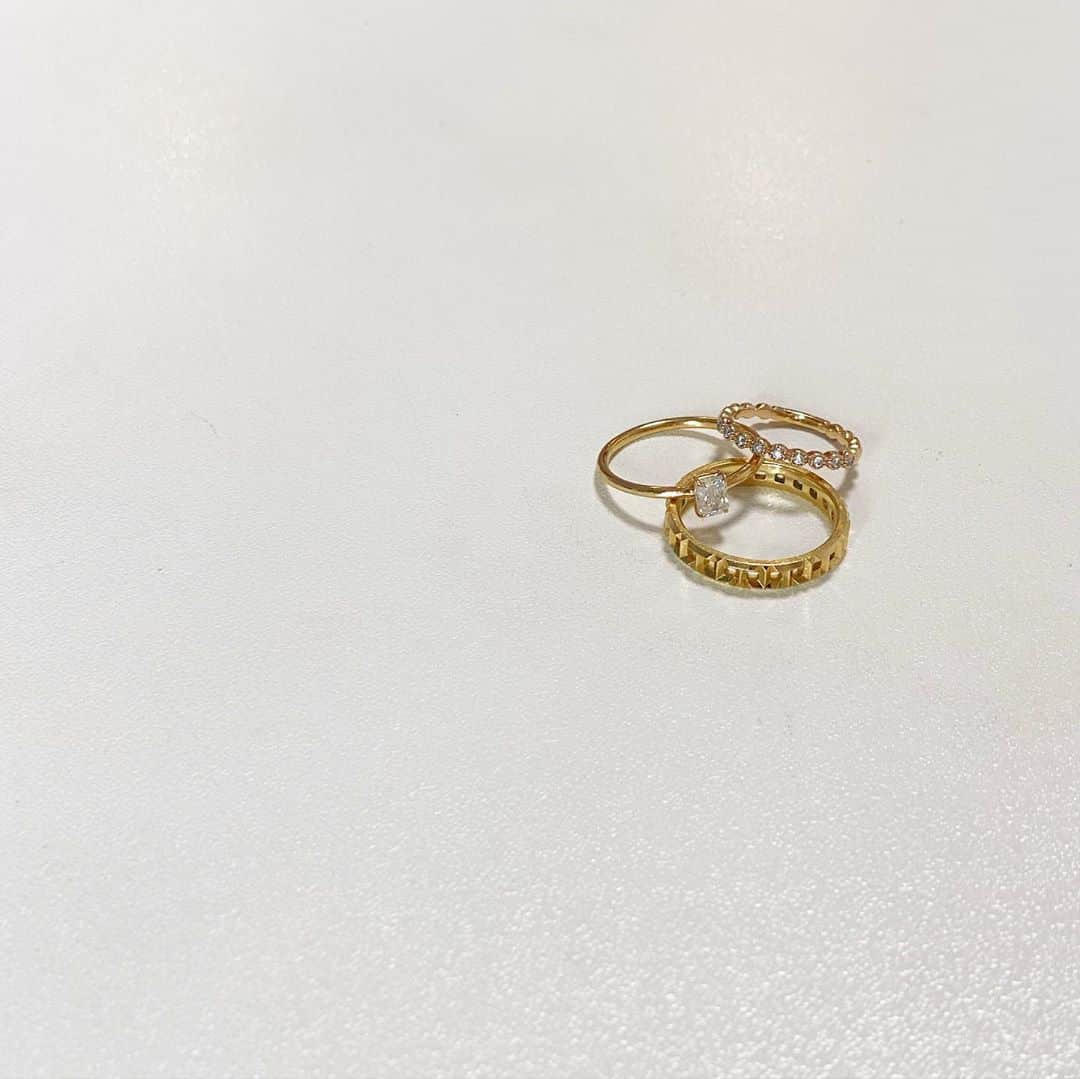 永田明華さんのインスタグラム写真 - (永田明華Instagram)「#rings 💍  重ね付け用にオーダーしていた　@moissanite.brillar #指輪 が届きました💕 #ダイヤモンド 💎のような輝きで、重ね付けすると一気に華やかになります☺️ ボリュームあるリングも好きですが、華奢なリングも好き✨ ． ． #指輪重ね付け #リング #ティファニーリング #ティファニー#tiffany #アクセサリー #accessory」10月2日 13時40分 - asukanagata