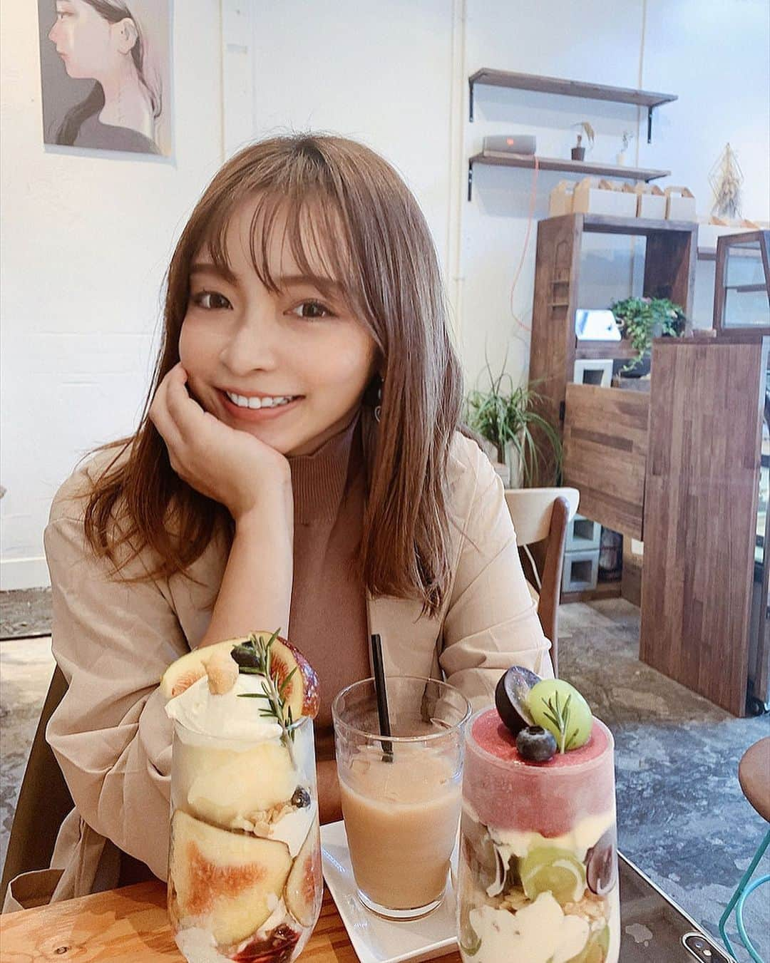 ayacasuさんのインスタグラム写真 - (ayacasuInstagram)「* * * いちじくパフェ × ぶどうパフェ あなたはどっち派？😋🍨🍹 * パンナコッタやグラノーラやジェラートで 何層にもなってて美味しすぎるから もう一個いきそうなった🤭🤭🤭笑 またママといこー❣️ *  📷: arica * * #cafe#カフェ#カフェ巡り#パフェ#cafestagram#カフェスタグラム#豊中カフェ#庄内カフェ#プリン#noahsark#いちじくパフェ#ぶどうパフェ#マスカット#イチジク#スイーツテロ#ぱふぇ#parfait#パフェ#妊娠9ヶ月#11月出産予定#チートデイ#ぷんにーらいふ#ぷんにー#初マタ#マタニティ#秋コーデ#マタママ#プレママ#matanity#プリン即完売」10月2日 8時12分 - ayk0723