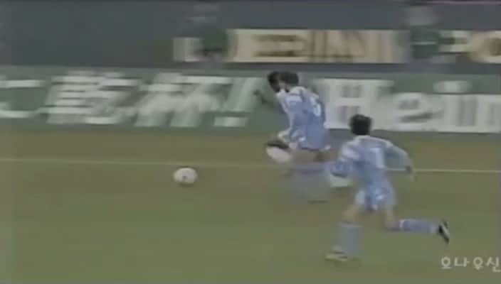 ロナウドのインスタグラム：「#tbt desse hattrick na Copa Tokyo Dome 🇯🇵, em 94. [Cruzeiro 3x1 Jubilo Iwata] Quem aí lembra? E eu nem imaginava que, anos depois, o Japão seria palco de um dos momentos mais incríveis da minha vida.」