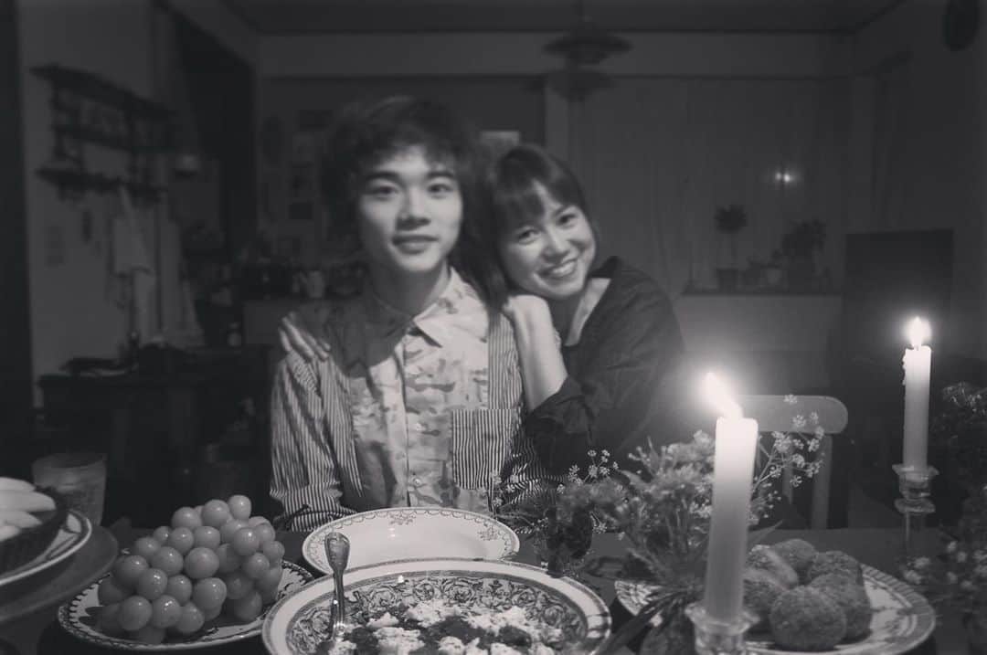 黄川田としえさんのインスタグラム写真 - (黄川田としえInstagram)「Happy 19th Birthday!! おめでとう！ライボーイ！ とうとう10代最後です。 嬉しいんだけど、もう19歳？って、ちょっと寂しいというか何というか、不思議な気持ち。  笑いあり涙あり、エピソードありすぎてもう書き切れない😂  生まれてきてくれてありがとう！ 元気に育ってくれてありがとう！ これからも大好きなライボーイの幸せをずっとずっと祈ってるよ。  来年は一緒にお酒を飲もうね。  おめでとう㊗️ #ライボーイbirthday  #ライボーイ #tottorai#母と息子」10月2日 8時22分 - tottokikawada