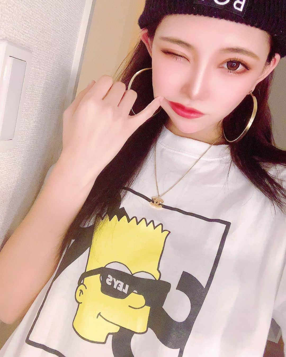 AYAさんのインスタグラム写真 - (AYAInstagram)「🍋💛お久しぶりこ💛🍋﻿ ﻿ ﻿ しばらくの間ダークゾーン🌑🌪🈲に﻿ 入ってました🙇‍♀️すみません(笑)﻿ ﻿ てゆうのは嘘で、おサボりごめんなさい…﻿ ﻿ ﻿ ﻿ ちゃっかりちゃんとお洒落忘れてないよ🙏🏻﻿ ﻿ やっぱり黄色🍋は元気が出るね☀️☀️﻿ 張り切って今日もがんばろーう🐘★﻿ ﻿ ﻿@leysofficalstore ⬆️ココのめちゃめちゃどタイプ♡♡ ﻿ ﻿ ﻿ ﻿ ﻿ #tシャツ#シンプソンズ#黄色#ストリート﻿ #コーデ#秋#みんカラ#みんなのカラコン﻿ #大人っぽ#ギャル卒#ファッション﻿ #fashion#american#🇺🇸#selfie#📸﻿ #makeup#pic#new#ootd#tops#girl﻿ #leysofficialstore#レイスオフィシャルストア」10月2日 8時28分 - _aya.x.26_