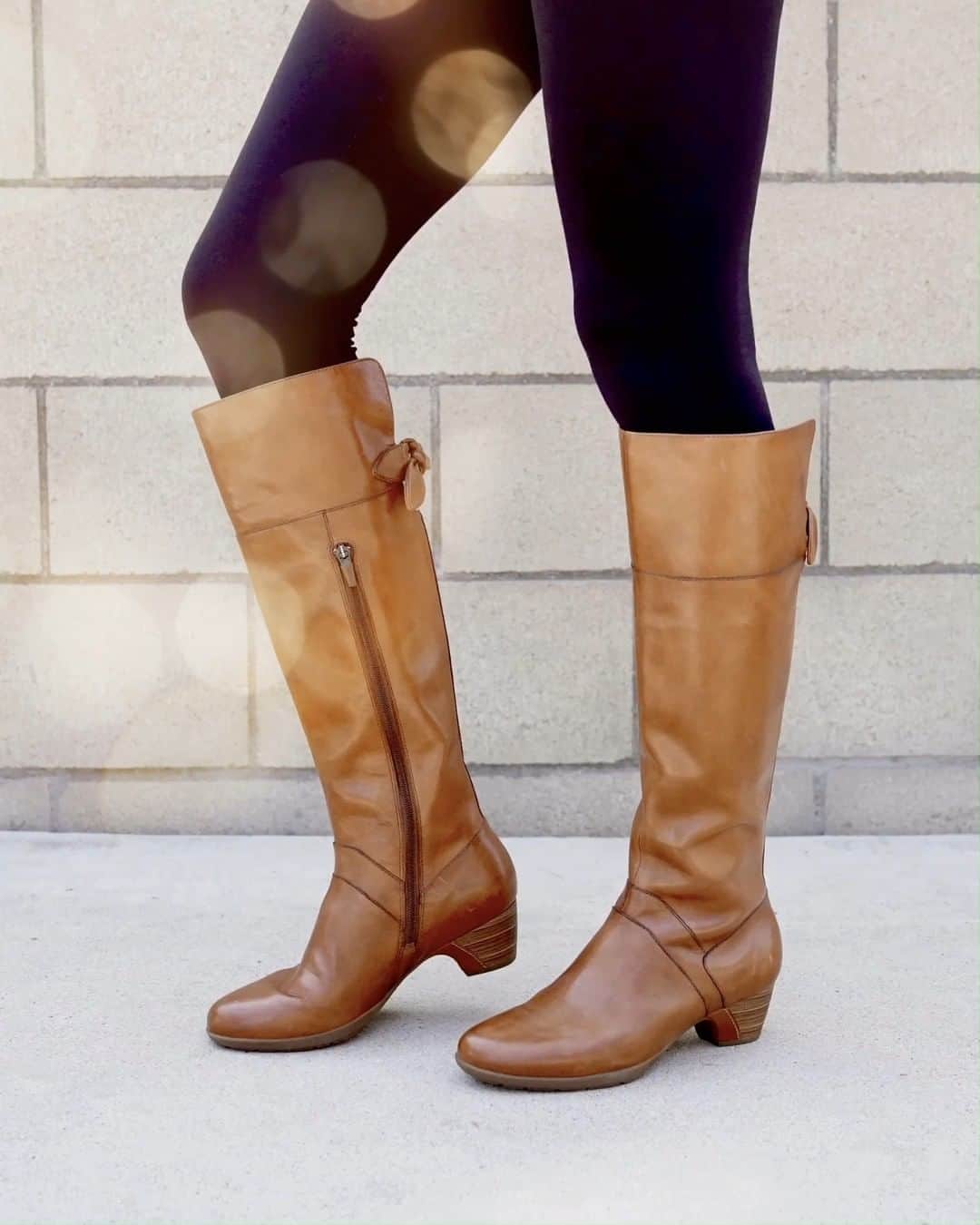 ダンスコのインスタグラム：「⭐⭐⭐⭐⭐"These boots are comfortable and trendy!" – Stephanie Shop Dori on our website now!」
