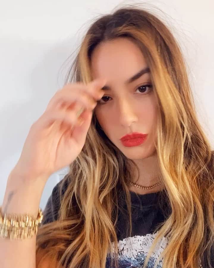 クロエ・ベネットのインスタグラム：「Pre mask + Post mask 💋」