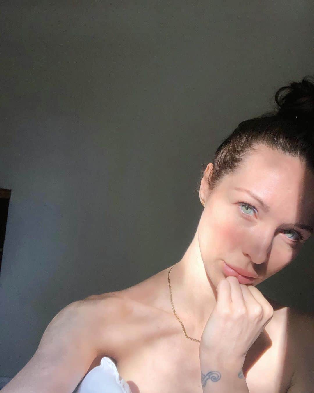 エミリー・スコットのインスタグラム：「Woke up to 🌴 wrote songs」