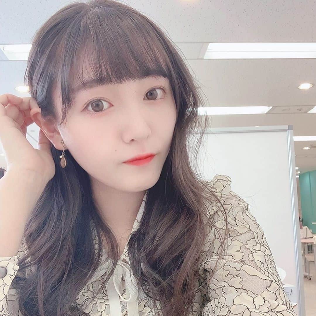 藤本りの加さんのインスタグラム写真 - (藤本りの加Instagram)「おはようございます✨ ・ 昨日で全ての配信イベントが終了しました。ファンの数が思うように伸びなかったり、辞めたい、どうすればいいか分からない、と1人で泣いてた日もありましたが、応援して下さる皆さんのおかげで最後は笑顔で終える事が出来ました😌💓 ・ 本当にありがとうございました🌱 ・ ですが毎日1ポチの投票、そしてTwitterのRTはまだまだ続きます❗ @mstoyo20_02  ・ 本日も投票宜しくお願い致します👣 ・ 昨日はDHCさんのコミュニケーションスペースをお借りしてヘアメイクをしました💓こうやって手直しができる場所がお出かけ先にあると本当に嬉しいです✨また使いたいと思います！ ・ #ミスコン #ミスコンテスト #東洋大学 #東洋 #ミスミスター東洋2020 #DHC #サロモ #ヘアセット #メイク #instagood #likeforlikes #instalike #l4l #instagram #makeup #misscontest #toyounoversity」10月2日 9時01分 - rinoka_lianrouge