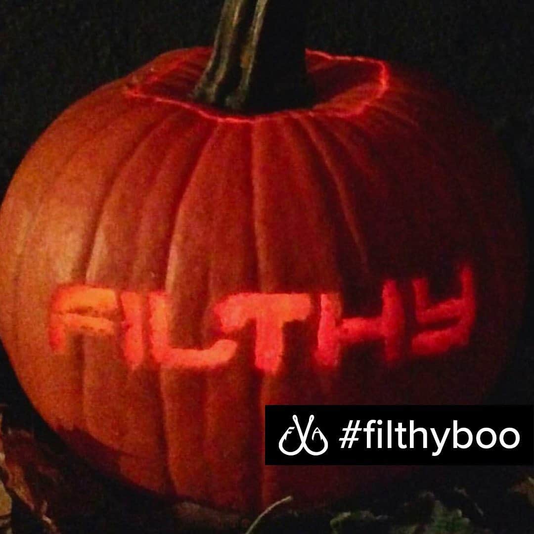 Filthy Anglers™さんのインスタグラム写真 - (Filthy Anglers™Instagram)「It’s October, you know what that means...pumpkin flavored everything! Kidding, it’s my favorite time of the year, it’s time for our #filthyboo costume/pumpkin carving contest. We want to see what you can do! $100 Filthy gift card to the best costume, with a fish in hand, then $50 Filthy gift card to the best pumpkin carving (bonus points if it’s Filthy themed.) make sure you use #FILTHYBOO also do yourself a favor and search #filthyboo we’ve had some good ones over the years! Winner will be picked Halloween night at 11PM EST - www.filthyanglers.com Photo credits @hair_jig_kid @davekonieczko @briezziee @frankyank33 #fishing #bassfishing #halloween #scary #michaelmyers #angler #momsterbass #costume #bestcostume #outdoors #catchandrelease #filthyanglers #teamfilthy」10月2日 9時28分 - filthyanglers