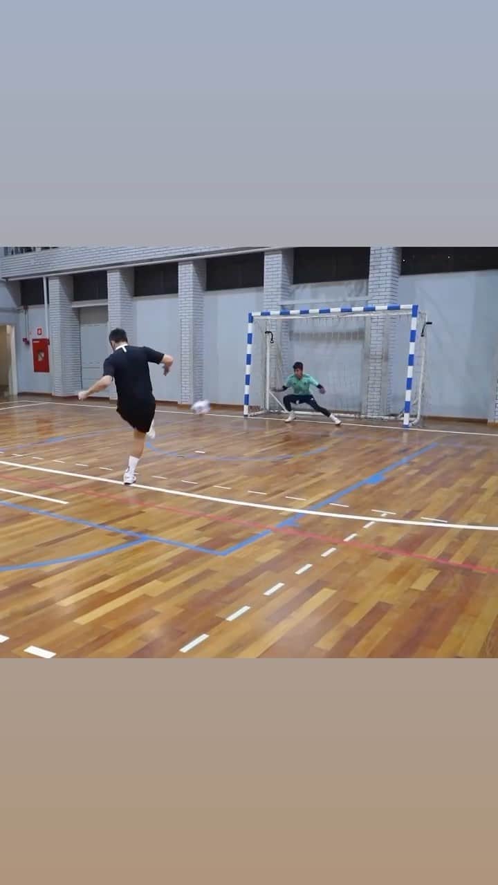 アレッサンドロ・ローザ・ヴィエイラのインスタグラム：「LINK NO STORIES-   Tem vídeo novo no @canal_falcao12   @enzo12mendes @fred @goleiroflamarion21 @arthurluizbalan」