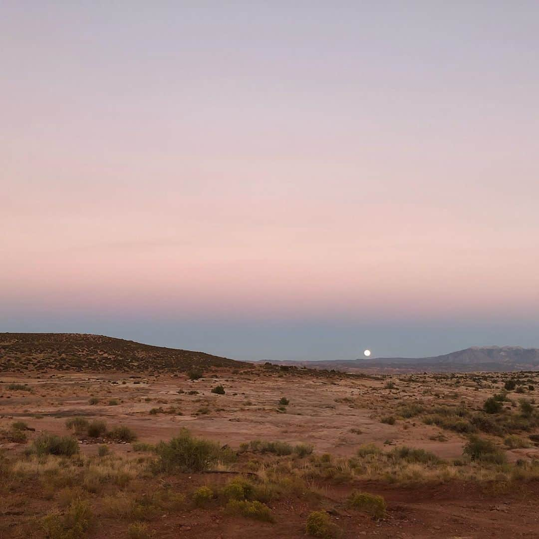 ダニカ・パトリックさんのインスタグラム写真 - (ダニカ・パトリックInstagram)「Let the way you treat you, define your worth.  And accept nothing less in return.  On this aries full moon.... The moon of the warrior.... Be a warrior for your heart.  Be a warrior for your inner child.  Be a warrior for your energy.  Be a warrior for your boundaries.  Be a warrior for your joy.  Be a warrior for your self worth.  Be a warrior for your growth.  Be a warrior for truth.  Be a warrior for keeping that fucking spark of life alive!」10月2日 9時22分 - danicapatrick