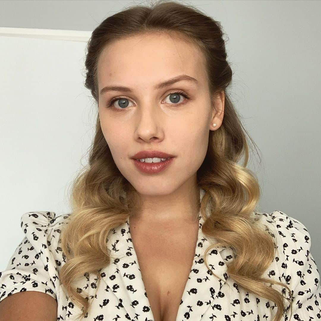 のインスタグラム：「brown hair don’t care 🤷🏼‍♀️」