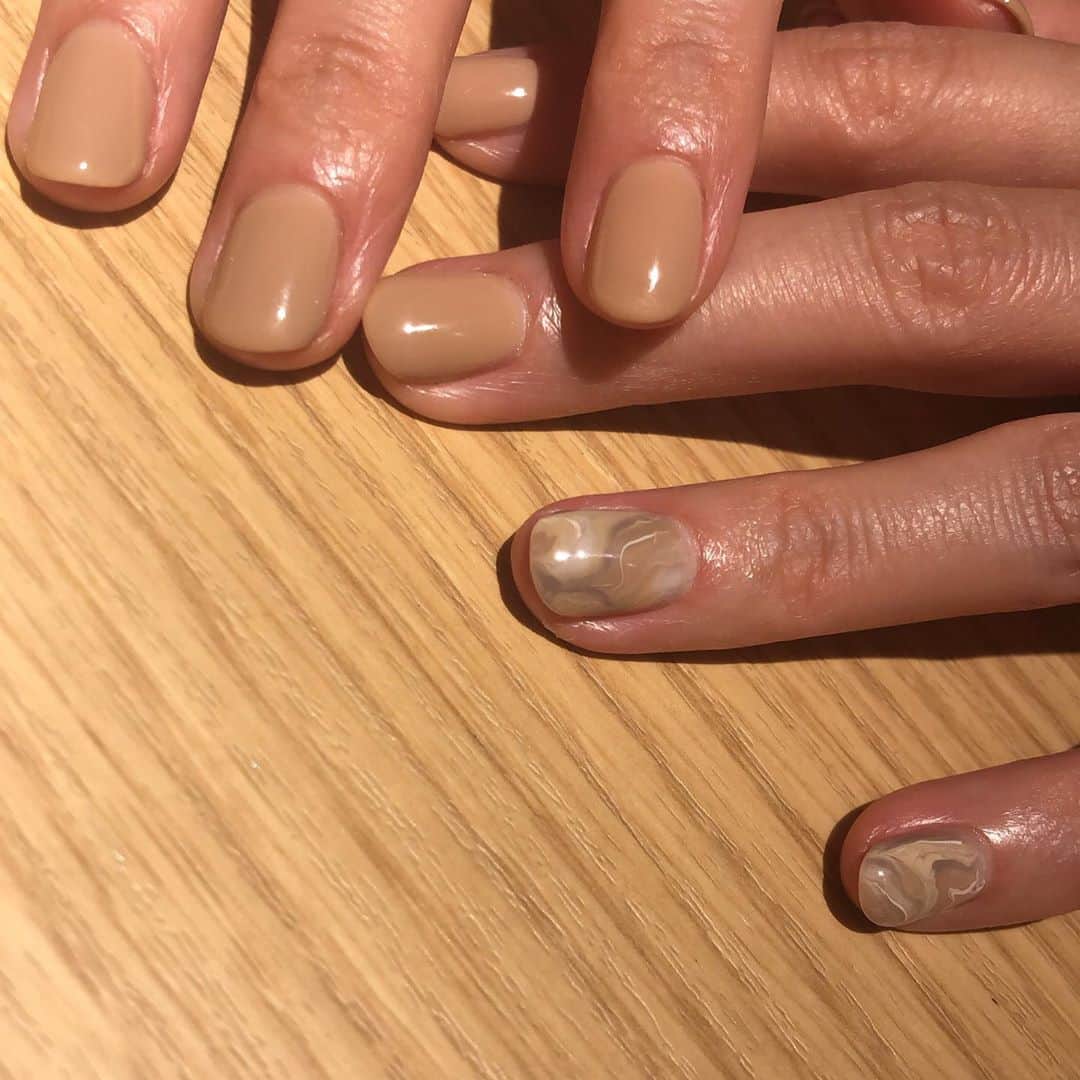 関根祥子のインスタグラム：「2本だけ…💛  #mojonail #nail #むふふなバランス」