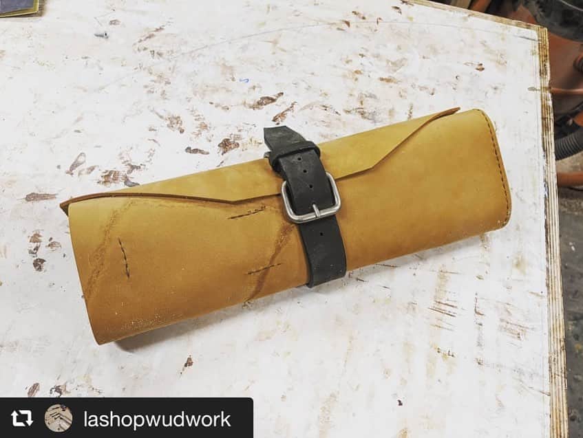SUIZAN JAPANさんのインスタグラム写真 - (SUIZAN JAPANInstagram)「Wonderful! Safe and compact to carry them💪🏼﻿ ﻿ #repost📸 @lashopwudwork﻿ Here's my new hand made folding japanese saw tool roll made during this #stayhome campaign.﻿ Made with Suede veg tanned leather from @tandyleather﻿ It always good to have some kind of protection case for the tools you love. It protects the blade during transportation and will last you longer instead of just throwing it in your tool box.﻿ Here's my Japanese pull saws collection from left to right:﻿ ﻿ 1. ZETSAW VII265 carpenter saw﻿ 2. SUIZAN double edge ryoba﻿ 3. SUIZAN dovetail dozuki﻿ ﻿ Hope you all like this creation! ﻿ Contact me if you need special tool pouches and protection for your saws and chisels.﻿ ﻿ Be safe! Peace ✌️﻿ .﻿ . .﻿ #woodworking #handtools #wood #woodworkers #custombuilt #diy #carpenter #carpentry #montreal #madeinjapan﻿ #japanesesaw #zetsaw #suizan #zetsaw_japan #suizanjapan #leather #leatherworking﻿ ﻿ #suizanjapan #japanesesaws #craftsman #craftsmanship #handsaw #pullsaw #ryoba #dozuki #dovetail #woodwork #woodworkingtools」10月2日 9時50分 - suizan_japan
