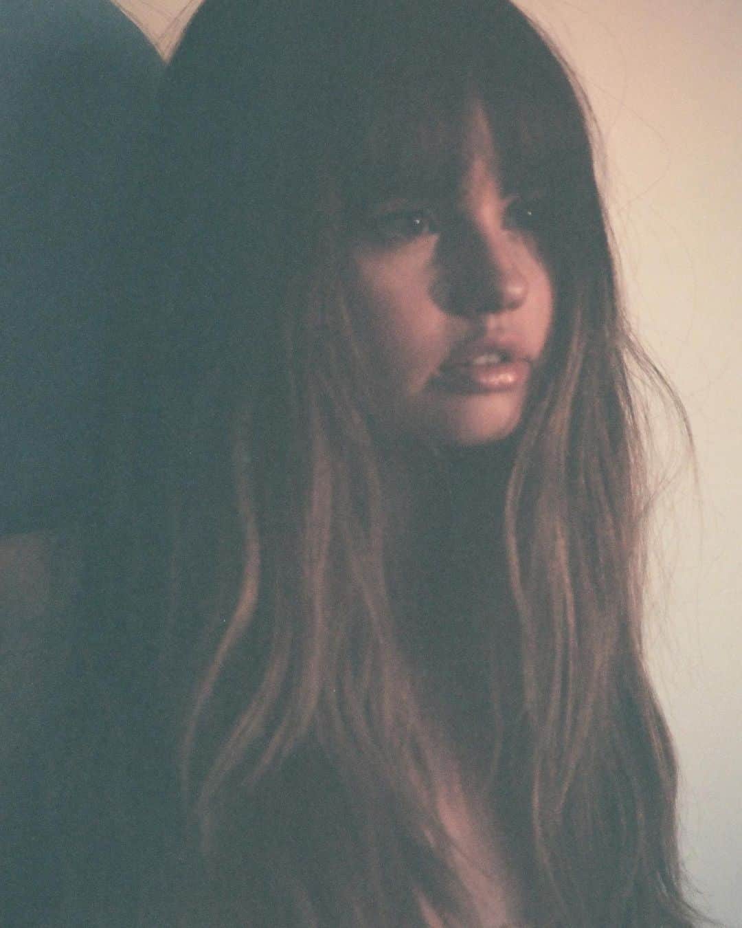 デビー・ライアンさんのインスタグラム写真 - (デビー・ライアンInstagram)「September already feels like so long ago but May still somehow feels like last week? Idk I’m not gonna pretend to have a grasp on the concept of time  💫 lipgloss is Infallible by @lorealparis — one swipe, 8 straight hours of shine somehow, I’m serious  #lorealparispartner」10月2日 9時58分 - debbyryan
