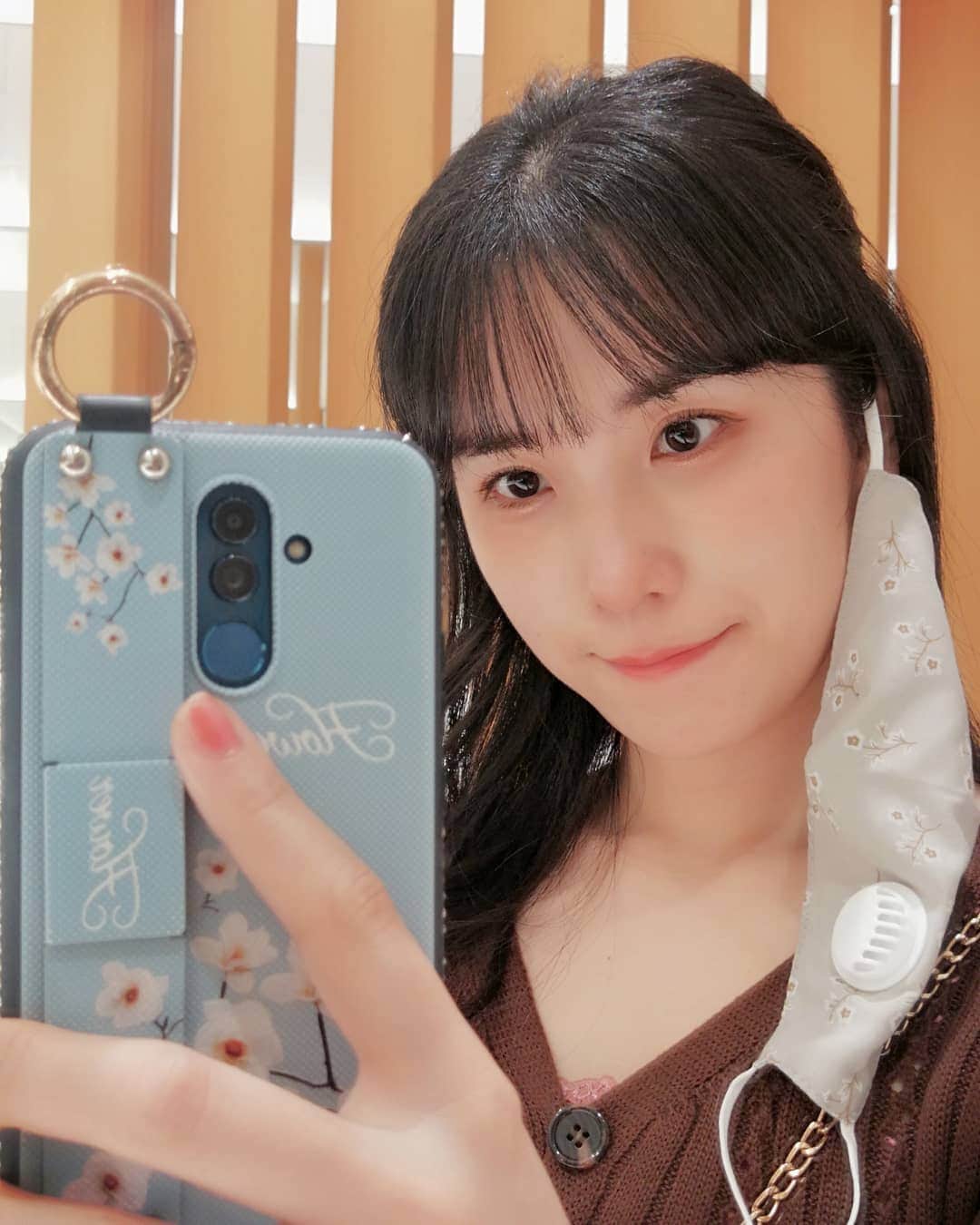 道重佐保さんのインスタグラム写真 - (道重佐保Instagram)「おはようございます🌼*･ #マスクも#スマホケースも#お花柄#そんな日でした#ふふふ」10月2日 10時14分 - sahomichishige