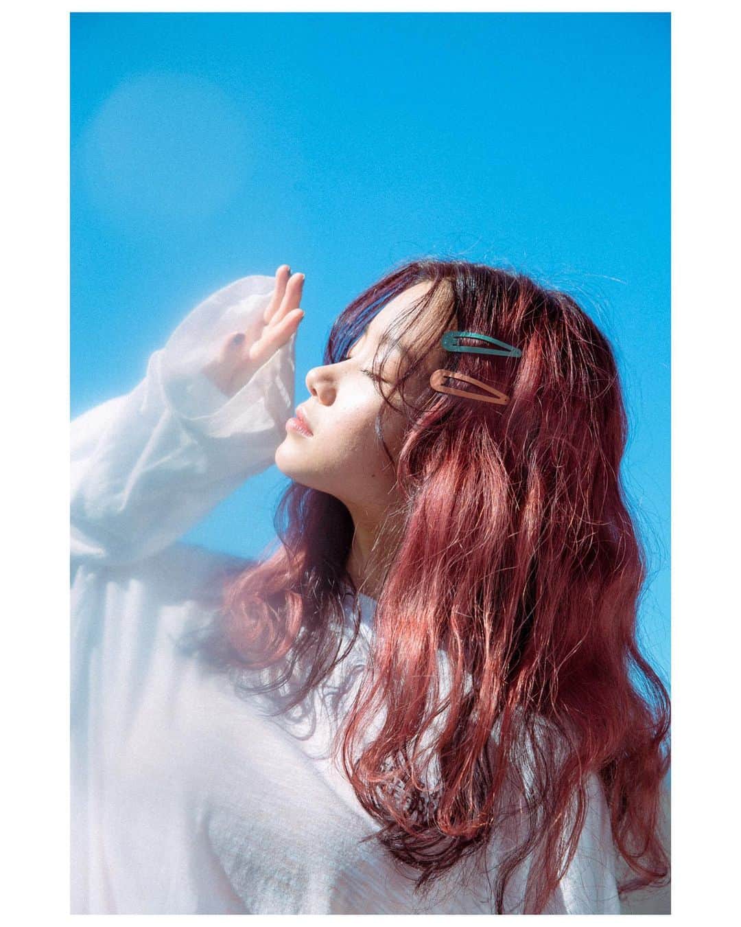 のインスタグラム：「秋晴れにピンク髪。 ・ hair: @lune_horoscope  makeup: @hair_make_aiko.tsubouchi  model: @ribon900 photo: @hanako_kimura  ・ ・ ・ #photography #photo #photooftheday #photographer #photoshoot #portrait #ig_fashion #fashionstyle #portraitmodel #portraitphotography #ig_japan #ig_portrait #model #pinkhair #hairstyle #fashion #ポートレート #被写体 #モデル #人物撮影 #ヘアスタイル #堀江 #ヘアサロン #キヤノン #ファッション #スナップ #一眼レフ #カメラマン #フォトグラファー」