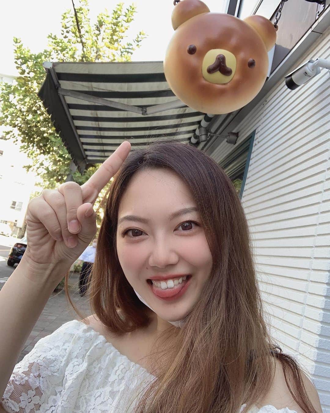 志村玲那さんのインスタグラム写真 - (志村玲那Instagram)「#めっちゃかわいいパンたべたのっ👻 #中はチョコクリームだよ🍫 #みんなこのパン買ってたw  #ふわふわで美味しかった🐥💕  #でもみんな顔が違くて雑な子もいてそれはそれで可愛かったよ🐠🐠  #くまちゃんパン #くまちゃん　#bear #パン　#bread #cute」10月2日 10時22分 - rena_shimura