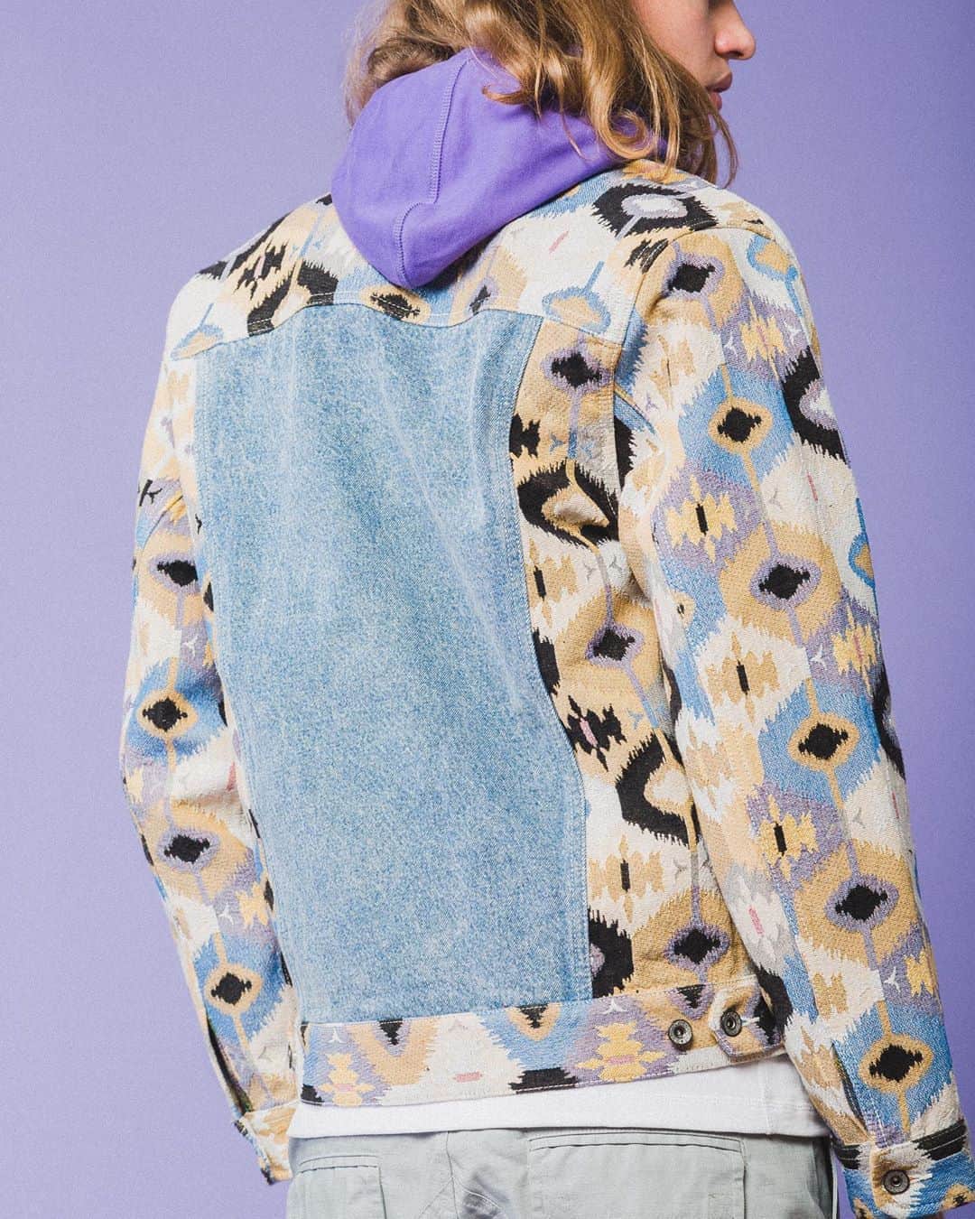パブリッシュブランドのインスタグラム：「The Good Vibrations collection will be live tomorrow at 10 am pst.  . . . . #publishbrand #todayfortomorrow #goodvirbrations」