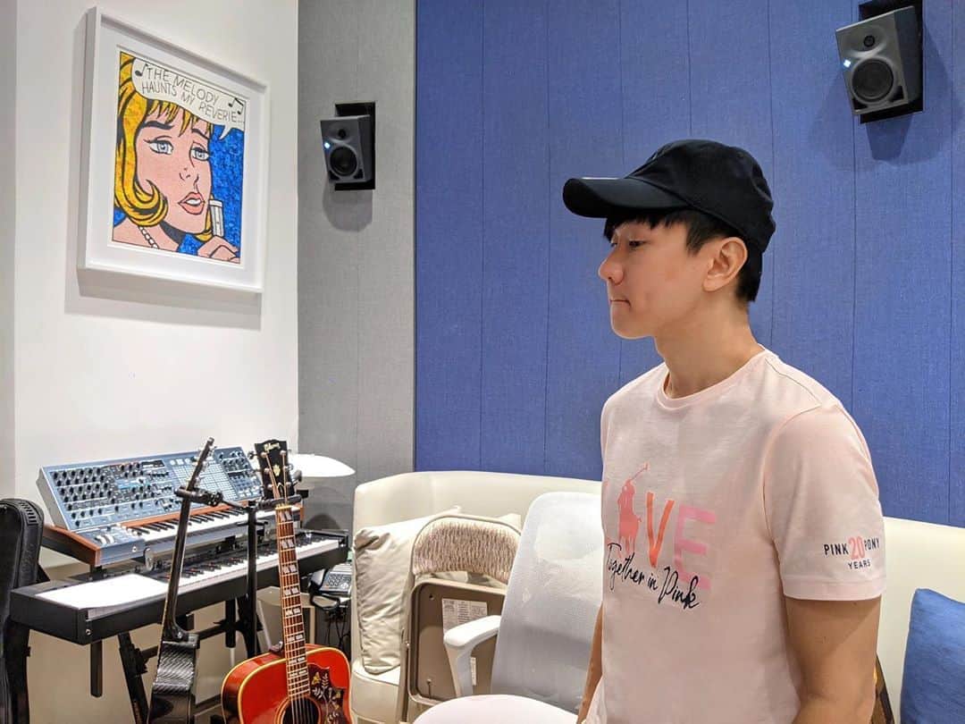 林俊傑のインスタグラム：「⠀ I’m proud to be a part of the #PinkPony family. My wish is for you to come join in our 20 year fight against cancer. Be part of the global conversation at RalphLauren.com/PinkPony⠀ ⠀ 很榮幸是 Pink Pony活動的一員，邀請你一起參與20週年抗癌行動！⠀」