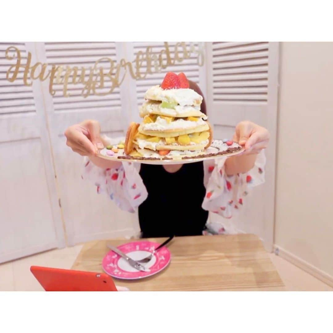 西脇彩華さんのインスタグラム写真 - (西脇彩華Instagram)「＊ 【YouTubeチャンネル開設しました🥳🌈💕】 ・ 初回生配信ありがとうございました‼️ ・ 短い時間でしたが楽しかったです🌈🐶 コメントくれた皆様、心強かったです😭🙏🙏✨ ・ アーカイブもあるので是非見てみて下さい💕 ・ これからわたしらしいペースで、YouTubeファンとして楽しくやっていこうと思いますので、YouTubeでのわたしもよろしくお願いします🥺🤲✨💚 ・ プロフィールのハイライトから私のチャンネルにとべるはずです💕💕💕 …チャンネル登録よろしくね😆🙏✨ #ちゃあぽん #西脇彩華 #youtubeチャンネル開設 #YouTube #youtubechannel」10月2日 10時49分 - chapon_930