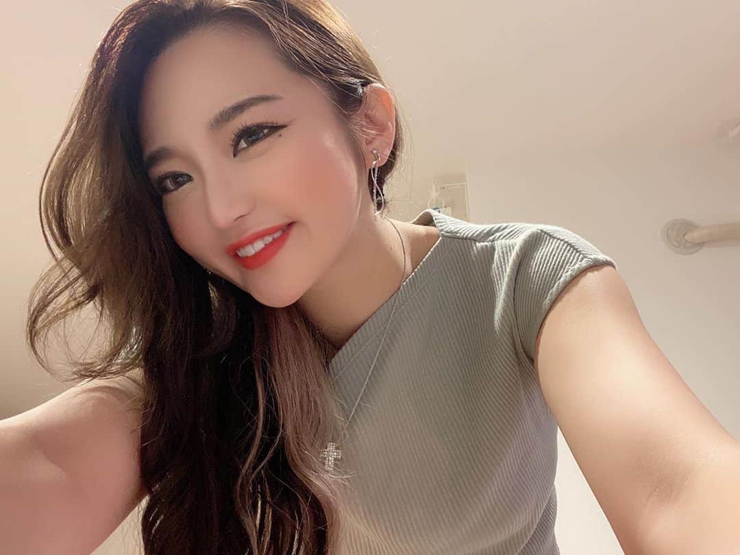 半田あかり 半田あかりさんのインスタグラム写真 - (半田あかりInstagram)「下から😇 旅行いきたいなー」10月2日 11時03分 -  handaakari