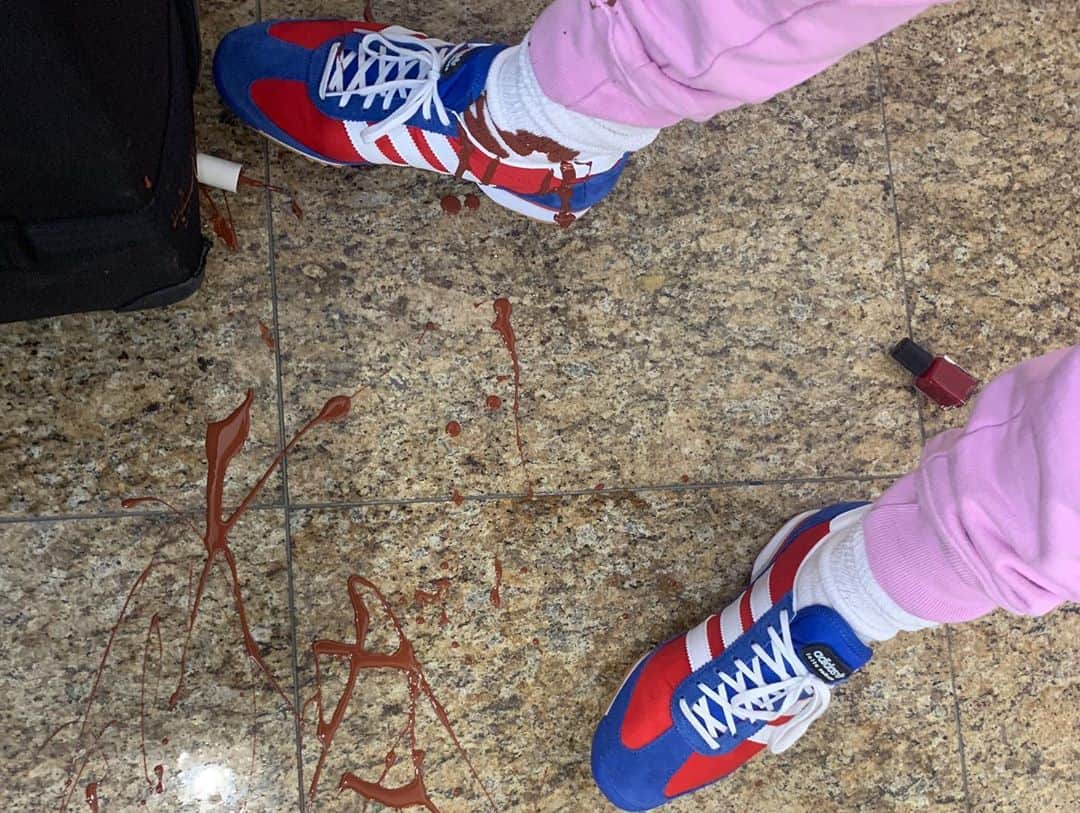 Mei Kawajiriさんのインスタグラム写真 - (Mei KawajiriInstagram)「Nail polish art on my brand new shoes 👟 @adidasoriginals x @lottavolkova ✨」10月2日 11時21分 - nailsbymei