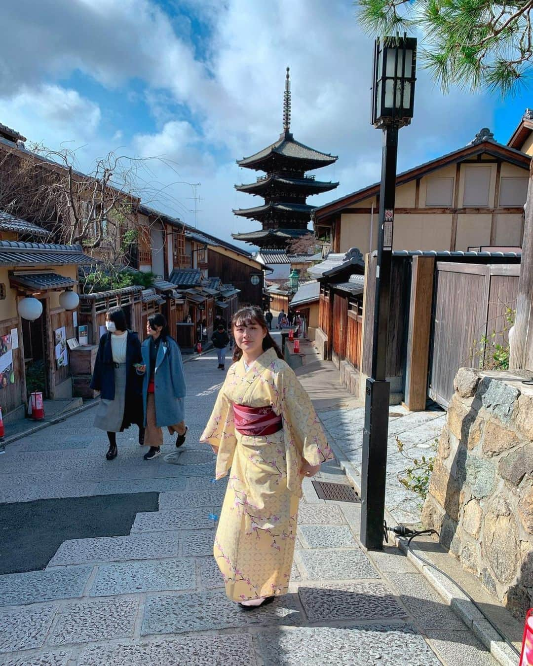 稲垣桃華さんのインスタグラム写真 - (稲垣桃華Instagram)「京都旅行~* 今年の2月コロナ前に友達と京都に行きました⛩ 着物を着て街を散策したんですがとても楽しかったです(๑˃̵ᴗ˂̵)」10月2日 11時14分 - momokan__i