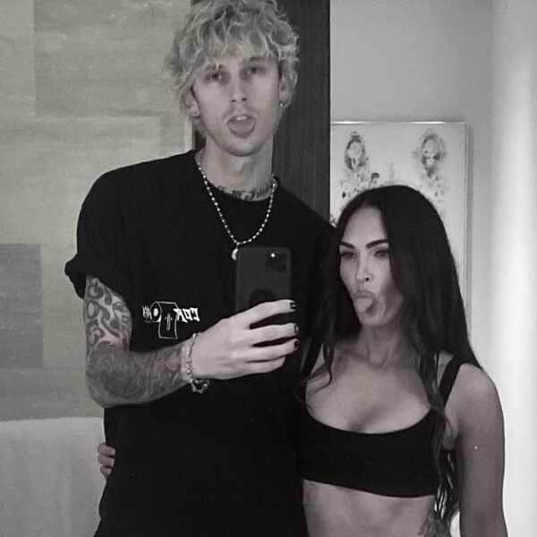 E! Onlineさんのインスタグラム写真 - (E! OnlineInstagram)「Machine Gun Kelly & Megan Fox's romance continues to heat up, and their latest PDA moment only proves our point. 💋 Link in bio to see her cameo in his recent music video. (📷: Instagram)」10月2日 11時17分 - enews