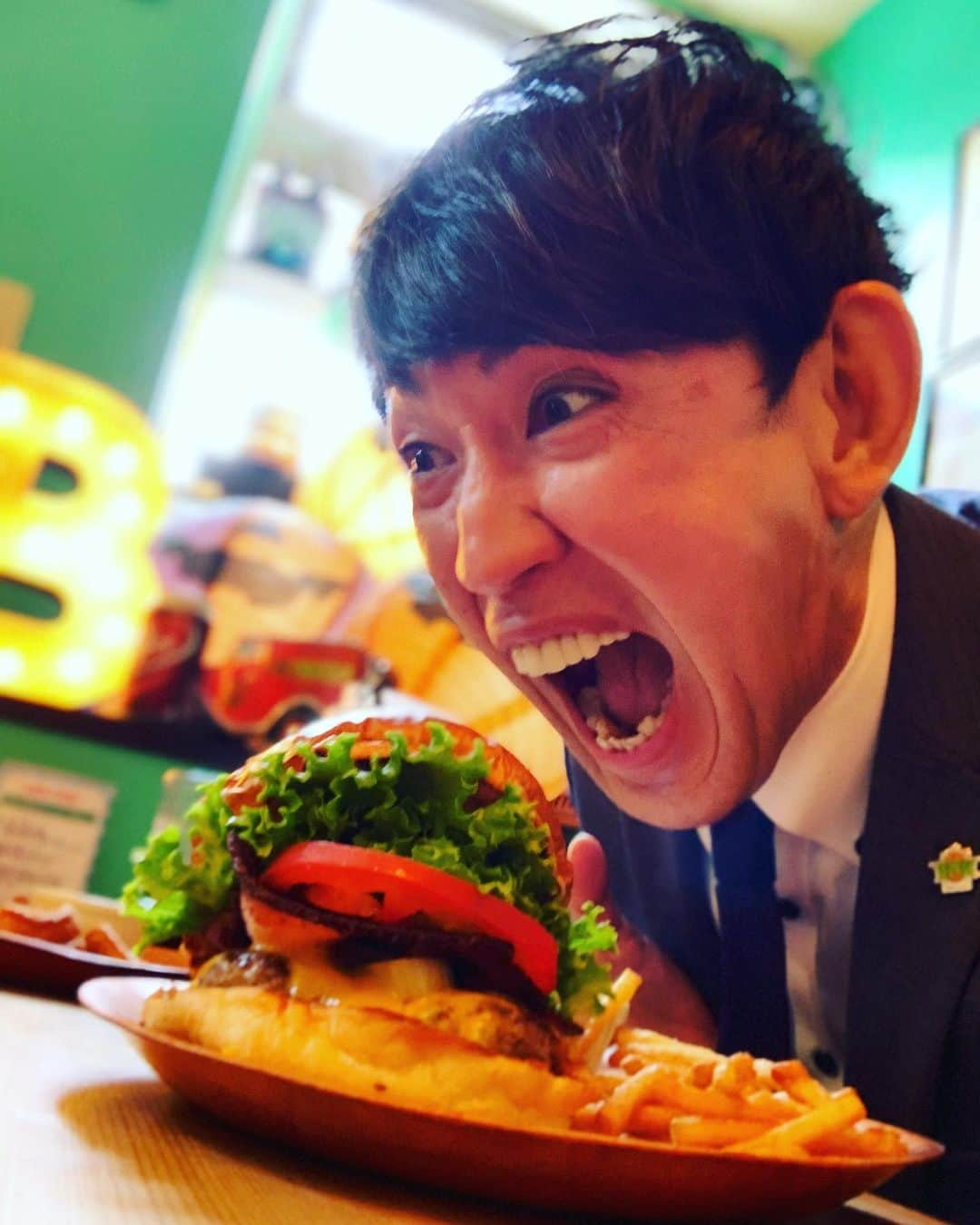 折茂武彦のインスタグラム：「Jacksonville🍔🍔🍔 . . #美味しいハンバーガー #レバンガ北海道 #折茂武彦」