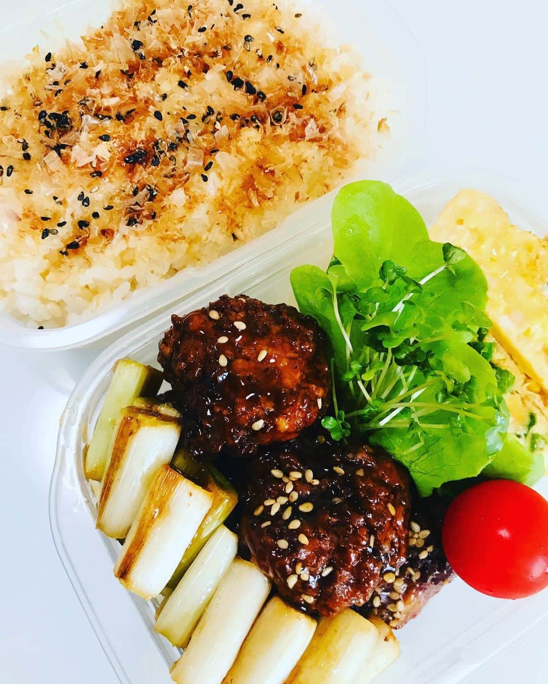 吉岡美穂のインスタグラム：「野菜肉団子弁当🍱  #中学生弁当 #中学生タッパー弁当 #玉ねぎ、ネギ、蓮根、クワイ、苦手なキノコ入り肉団子。」