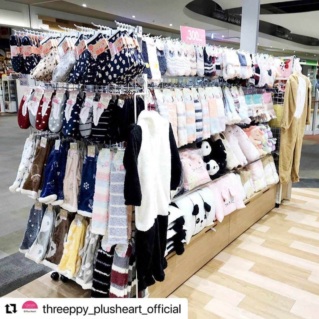 ダイソーさんのインスタグラム写真 - (ダイソーInstagram)「#Repost @threeppy_plusheart_official with @make_repost ・・・ ＼New open／ 本日、セブンパークアリオ柏にTHREEPPYがオープンしました！ 人気コスメUR GLAMの姉妹ブランド「UR GLAM LUXE」や毎日のお買い物に欠かせないエコバッグなど多数取り揃えております。 スタッフ一同心よりお待ちしております☺︎ . スリーピー・セブンパークアリオ柏店 〒277-0922 千葉県柏市大島田1-6-1 セブンパークアリオ柏3階 . #スリーピー #THREEPPY #300andHappy #HAPPY #プチプラ #柏 #セブンパークアリオ柏 #オープン #10/2」10月2日 11時34分 - daiso_official