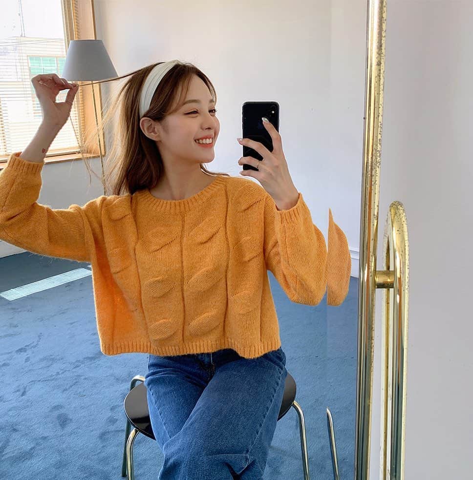 Chuuのインスタグラム：「날은 점점 쌀쌀해지지만 츄 베스트 니트로 춥지 않도록❣️  츄에서 셀렉한 베스트니트! 츄멤님들은 어떤 니트가 맘에 드나요?  #chuu#니트맛집」