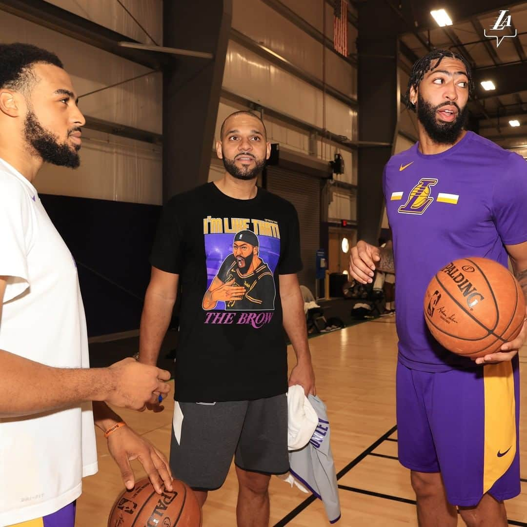 Los Angeles Lakersさんのインスタグラム写真 - (Los Angeles LakersInstagram)「Strong Shirt Game」10月2日 11時44分 - lakers