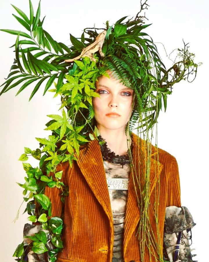 今泉亮爾のインスタグラム：「@ovemagazine#digtal#issue bring life 🌿🦎🌾🦎🦎🦎🦎🦎🦎🦎🌾🌿 Sorry for not posting lately I been working and trying to do other work preparering for new world we live in  thing is not same as we all know ... but I still love to create hair design and I will always willing to continue but we all have to evolve and go next stage . ☆*:.｡. o(≧▽≦)o .｡.:*☆ #hsir @ryojiimaizumi #make @chifumi325 #style @koseidmatsuda #artdirection @nao_petitoto #model @karinakurzacz」