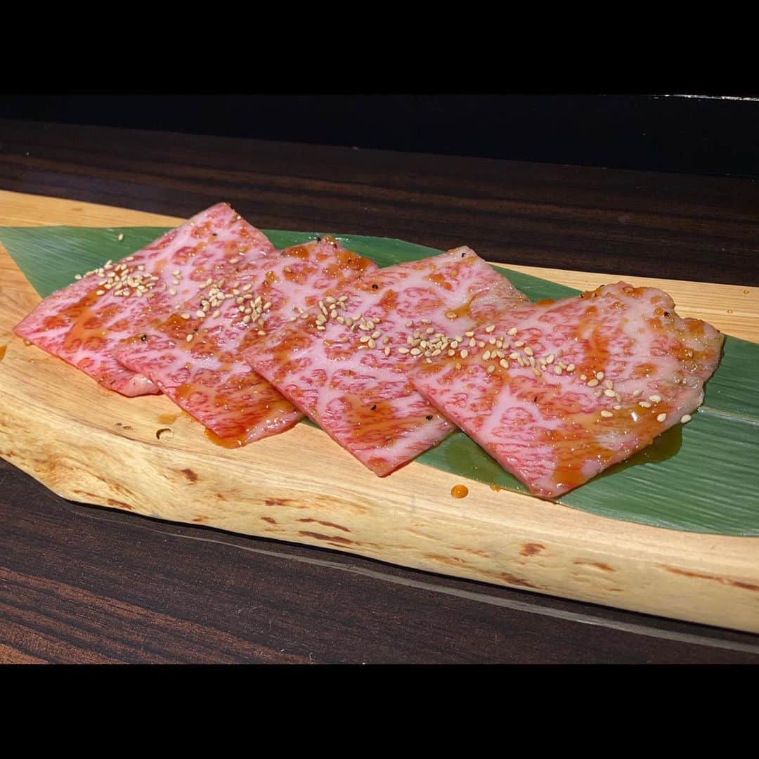 氷川きよしさんのインスタグラム写真 - (氷川きよしInstagram)「2ヶ月ぶりの外食は焼肉にしました。  明日もガッツリ歌うからスタミナの為に。  野菜が大好きだから大盛りキャベツでそして肉からのぉー ハロウィン。横には包丁。 怖いからぁ〜w  by kii  #氷川きよし #hikawakiyoshi #halloween #dinner #kii #キヨラー」10月2日 22時51分 - hikawa_kiyoshi_official