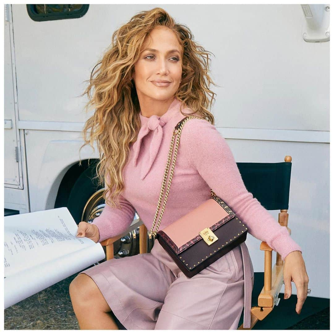 コーチさんのインスタグラム写真 - (コーチInstagram)「And action 🎬: #JenniferLopez and our #CoachxJLo Hutton are always ready for what’s next. #CoachNY   Photographed by: @haozeng_com Styled by: @robzangardi & @marielhaenn Hair by: @chrisappleton1 Makeup by: @scottbarnescosmetics」10月2日 22時44分 - coach