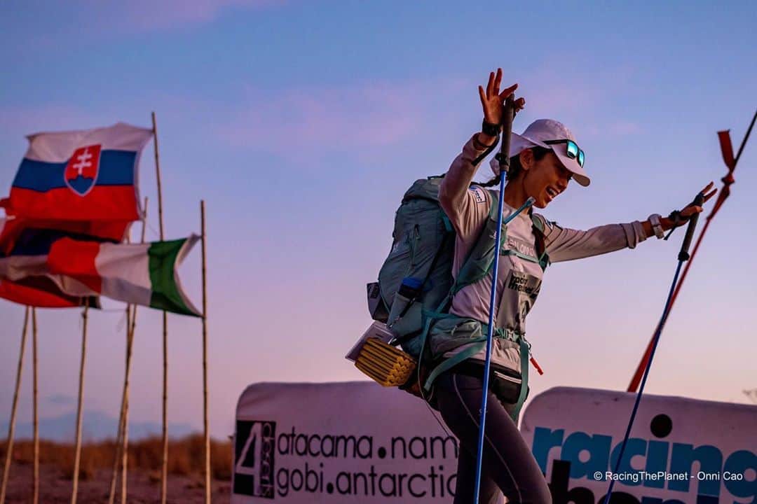 矢原里夏さんのインスタグラム写真 - (矢原里夏Instagram)「#TBT﻿ I was running Atacama Desert 250km a year﻿ ago today.﻿ #ヤハラサハラ3 ﻿ ﻿ ﻿ ﻿ #salomon #salomonambassador #runninggirl #runninggirls #ultramarathon #trailrunning #sportsgirl #サロモン #サロモンブランドアンバサダー #ランニング女子 #スポーツ女子 #トレイルラン #トレイルランニング #ウルトラマラソン #砂漠マラソン #sportswear #sportsfashion #fitnesswesr #desertmarathon #マラソン #ランニング #スポーツ #チリ　#アタカマ #アタカマ砂漠マラソン　#Chile」10月2日 22時45分 - rika_yahara