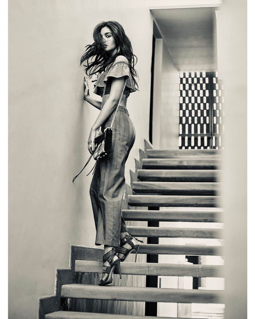 アリア・バットのインスタグラム：「tip toe if you want.. but take that step ⭐️」