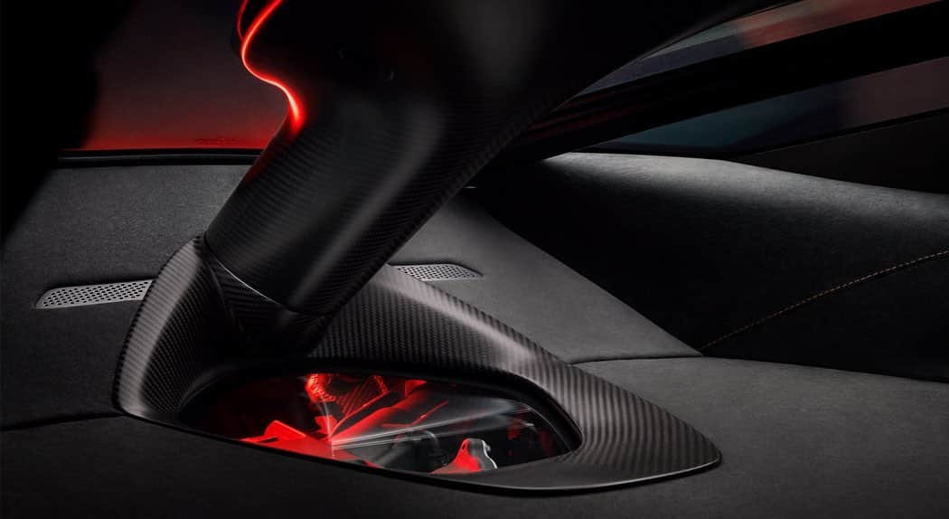 McLaren Automotiveさんのインスタグラム写真 - (McLaren AutomotiveInstagram)「The Strata Theme is more than a stunning finish. The carbon fibre MSO Defined Roof Scoop adds incredible drama to the extreme 765LT driving experience – flowing into the cockpit itself en route to cool the car’s ferocious engine.  #765LT #MSO #765LTbyMSO」10月2日 22時47分 - mclarenauto