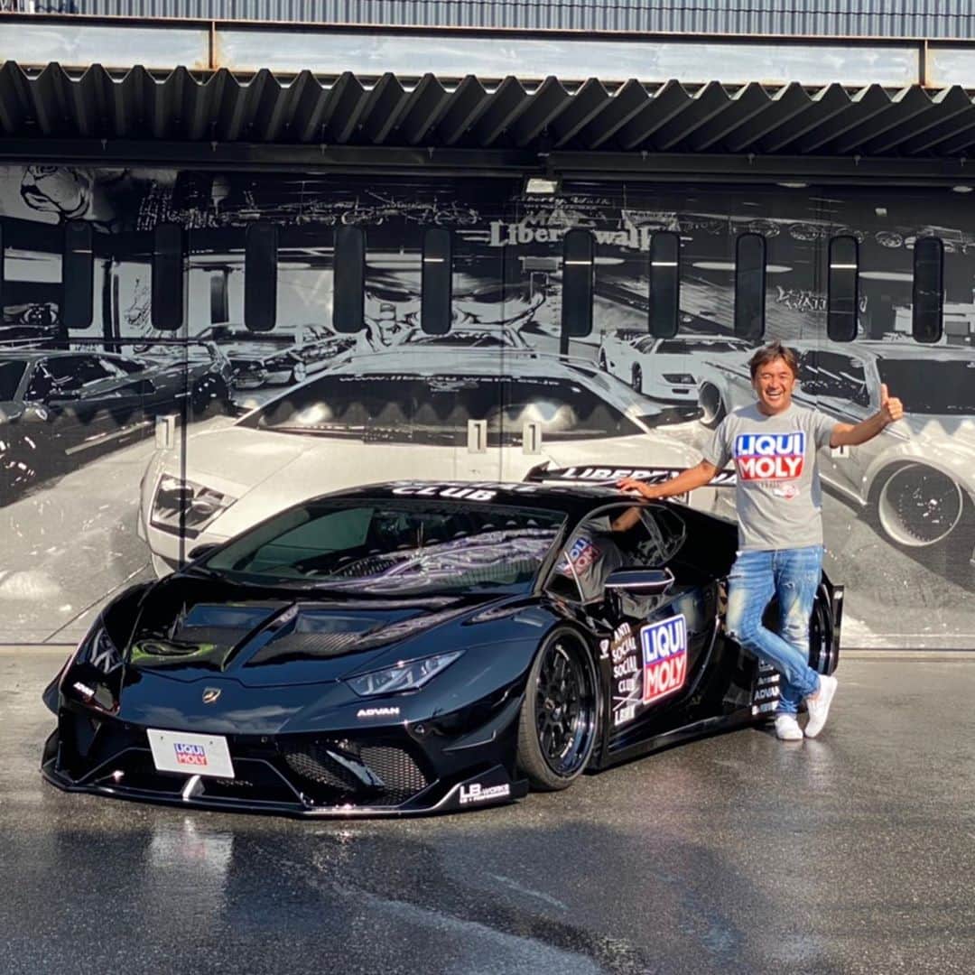 Wataru Katoさんのインスタグラム写真 - (Wataru KatoInstagram)「LIBERTY WALK 　　LBWK LB✖︎LIQUI MOLY😊 今日も元気と笑顔でLIQUI MOLY🙂  LB Silhouette WORKS Huracan GT x @liqui_moly_worldwide !! We are very happy & excited to start working with #liquimoly !! Let’s spread out @liqui_moly_worldwide products to Japan and all over the world !! And do something special with them !! We will try to do our best for #liquimoly !! Special thanks to @liqui_moly_worldwide & @liquimolyjapan !!  #liquimoly #libertywalk#libertywalkkato#lamborghni #supercar#lamborghinihuracan#fiexhaust #airrexsuspension #widebody#oilpainting #oil #liquimolyoil#japan#ltmw#gt#gtcar#gt500#gt300#yokohamatire#bride#ltmw#rdb#dub#hotwheels」10月2日 22時48分 - libertywalkkato